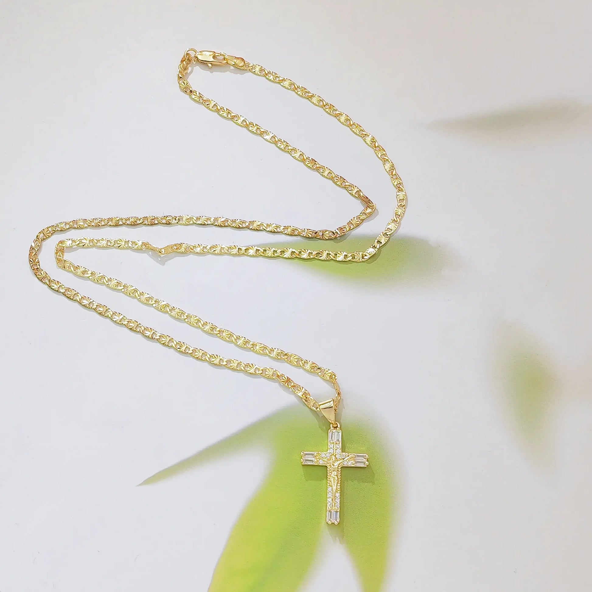 14K Gold Plated Jesus Crucifix Pendant Necklace, 23.62 Inch Copper Figaro Chain (60Cm), Cubic Zirconia Inlaid Cross Necklace for Men Women Catholic Religious Jewelry