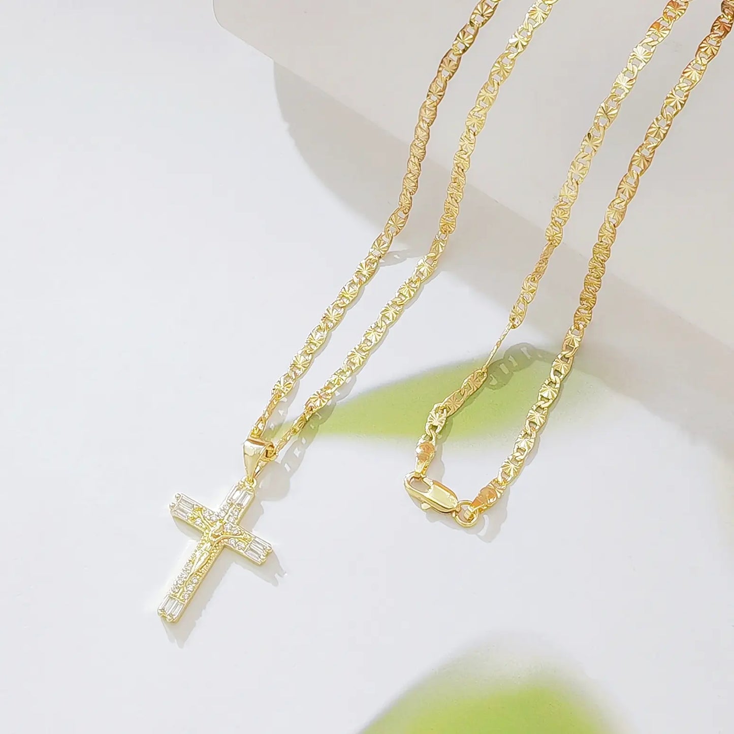 14K Gold Plated Jesus Crucifix Pendant Necklace, 23.62 Inch Copper Figaro Chain (60Cm), Cubic Zirconia Inlaid Cross Necklace for Men Women Catholic Religious Jewelry