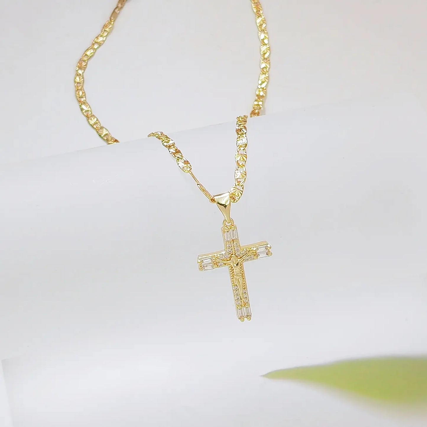 14K Gold Plated Jesus Crucifix Pendant Necklace, 23.62 Inch Copper Figaro Chain (60Cm), Cubic Zirconia Inlaid Cross Necklace for Men Women Catholic Religious Jewelry